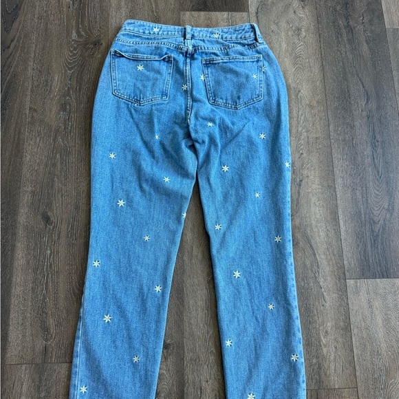 Pacsun Jeans.  Mom Jeans. Women’s size 26. These have the cutest flower details. - Picture 6 of 8